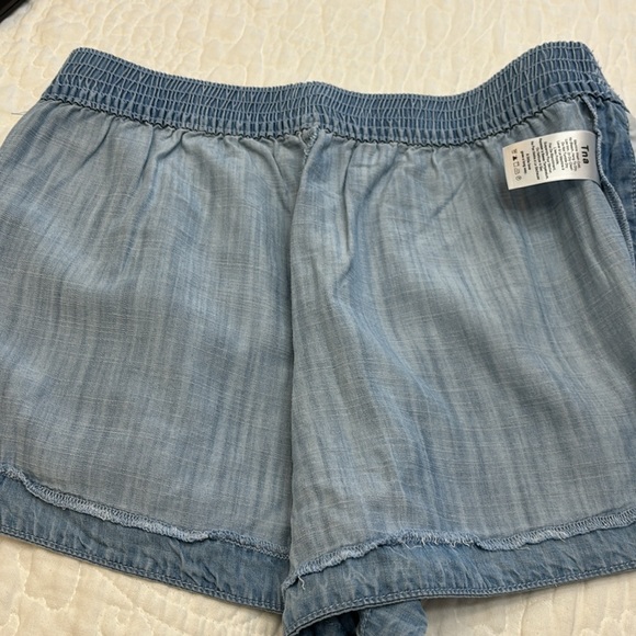 Aritzia TNA elastic waist jean shorts. - Picture 7 of 10